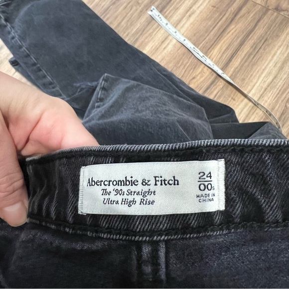 Abercrombie & Fitch Ultra High Rise 90’s Straight Jean - Picture 8 of 10